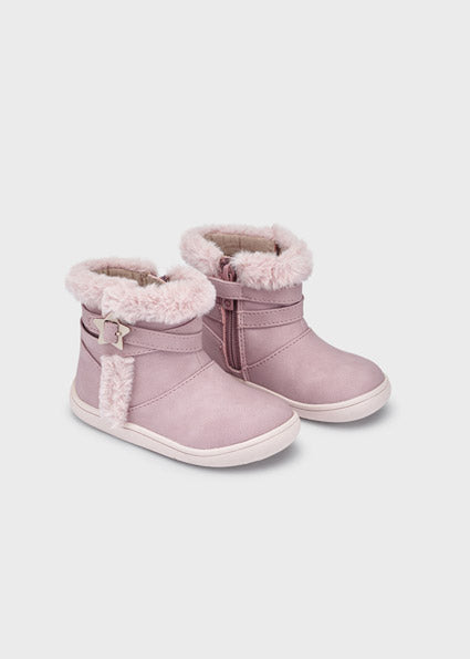 Mayoral botin detalle pelo rosa acido